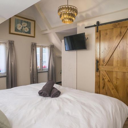 Unique luxe room with AC&Private bathroom&patio Tilbourg Extérieur photo