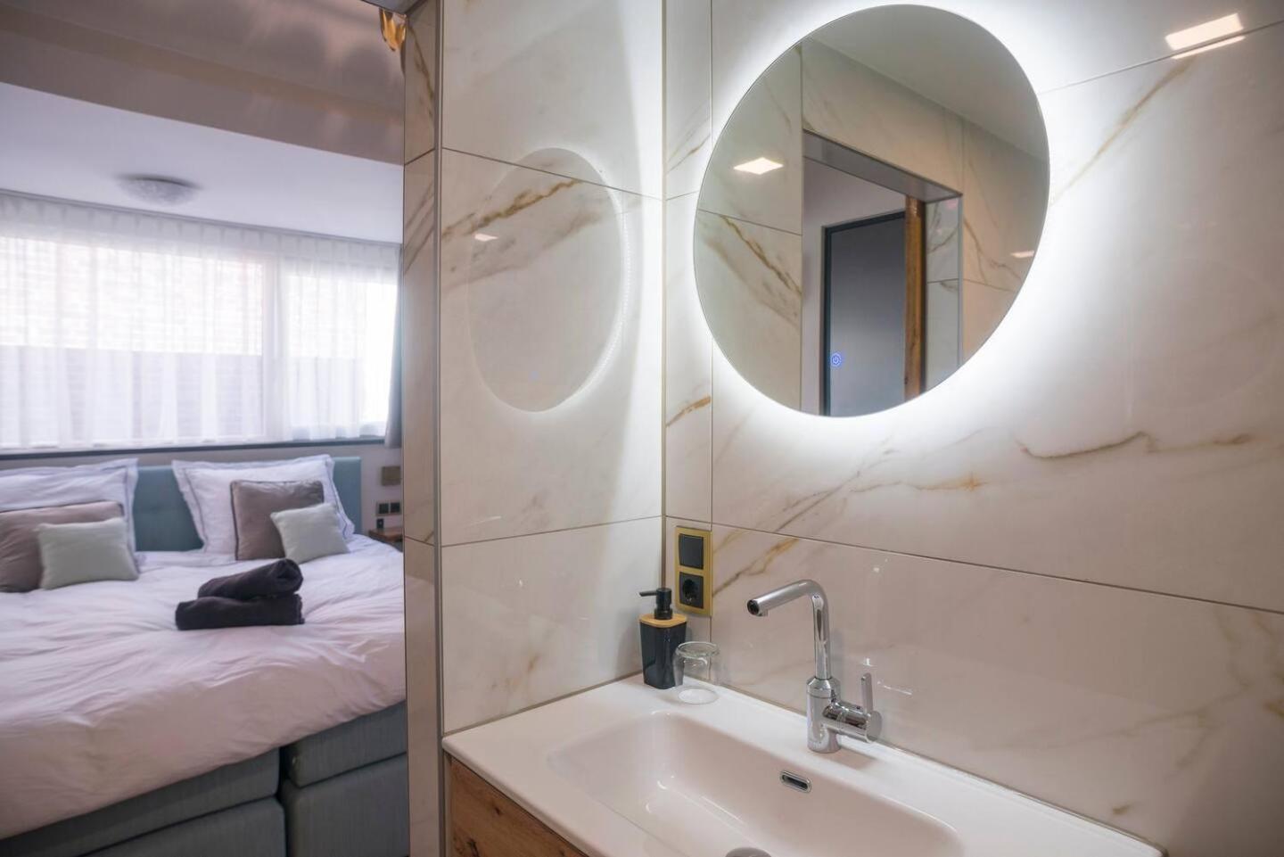 Unique luxe room with AC&Private bathroom&patio Tilbourg Extérieur photo