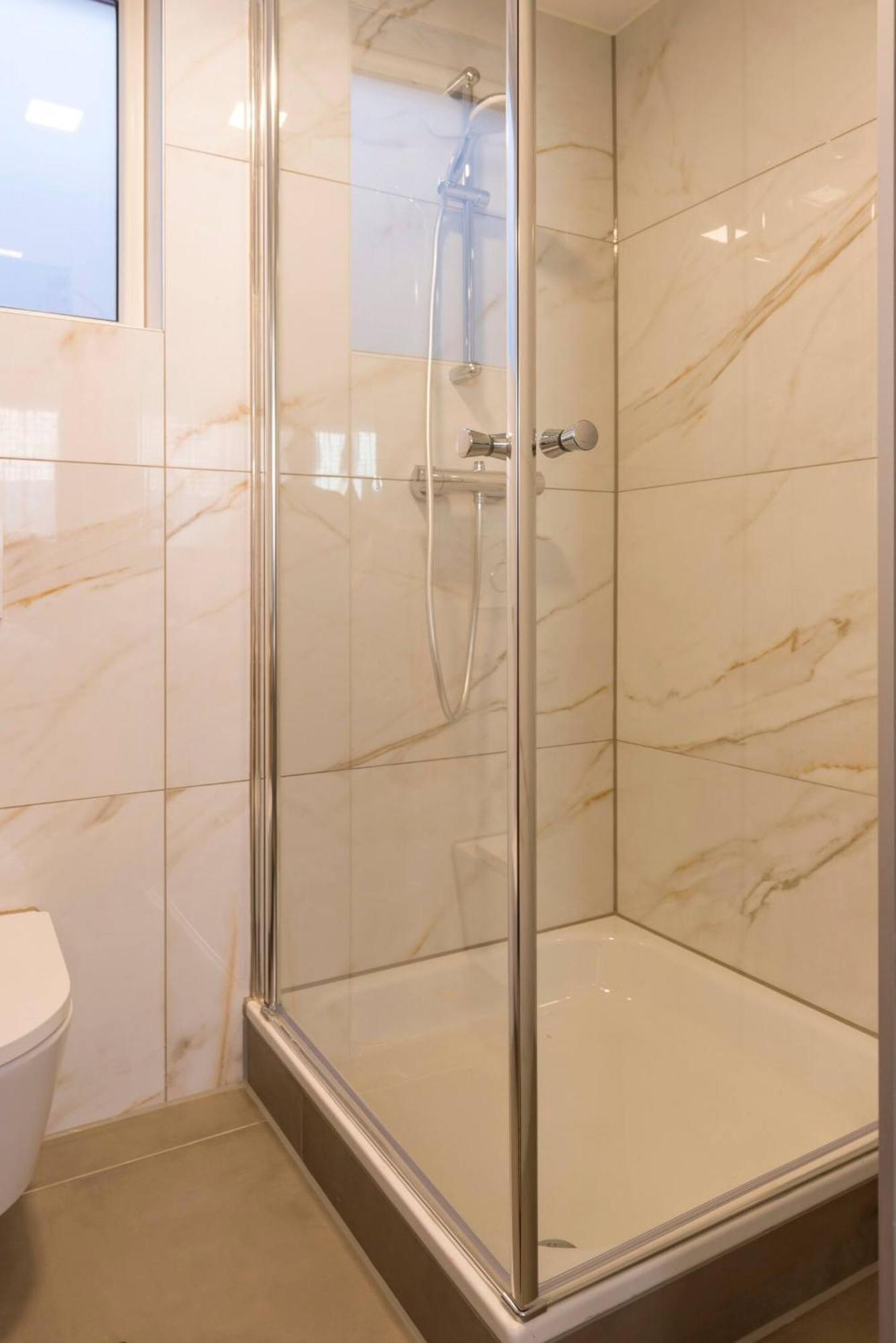 Unique luxe room with AC&Private bathroom&patio Tilbourg Extérieur photo